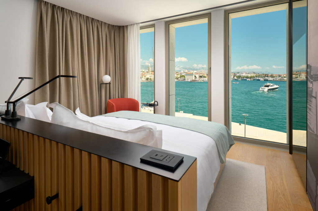 Superior sea view 2